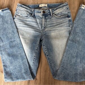 Light Payton Blue universal Skinny Jeans